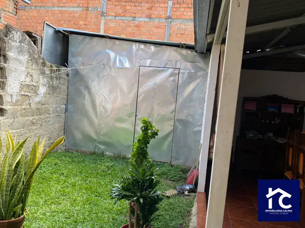 Casa Familiar con Aparta Estudio Independiente